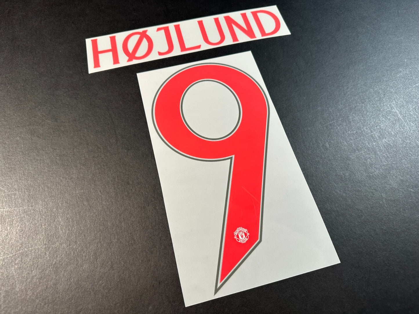 2024 2025 OFFICIAL MAN UNITED HOJLUND 9 CUP PLAYER SIZE RED NAMESET