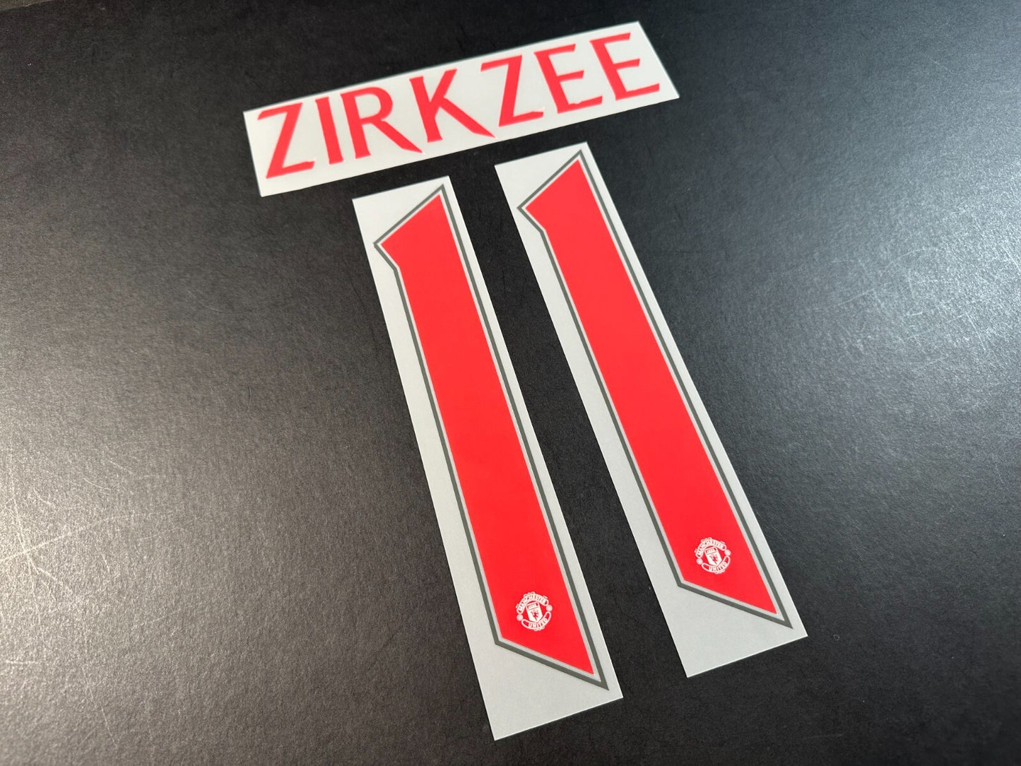 2024 2025 OFFICIAL MAN UNITED ZIRKZEE 11 CUP PLAYER SIZE RED NAMESET